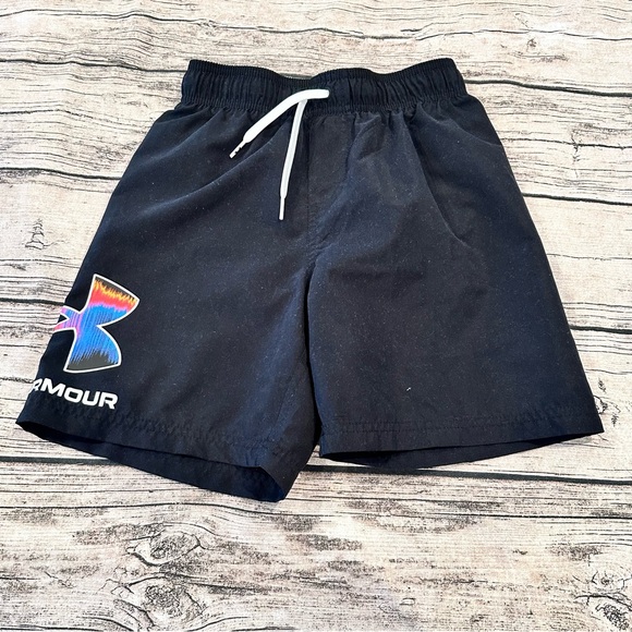 Under Armour Black Swim Trunks With Mesh Lining Elastic Waistband Size 10 - Picture 1 of 3